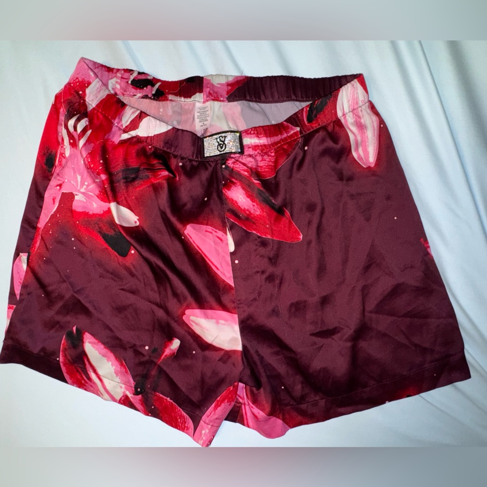 VICTORIA'S SECRET Satin Shine Patch Boxer Shorts size Medium in Ziggy Floral